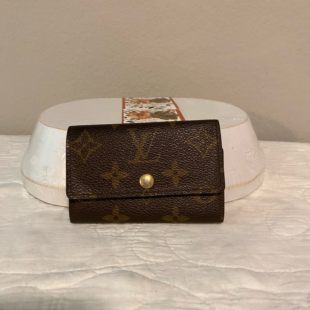 Louis Vuitton 6 key key holder